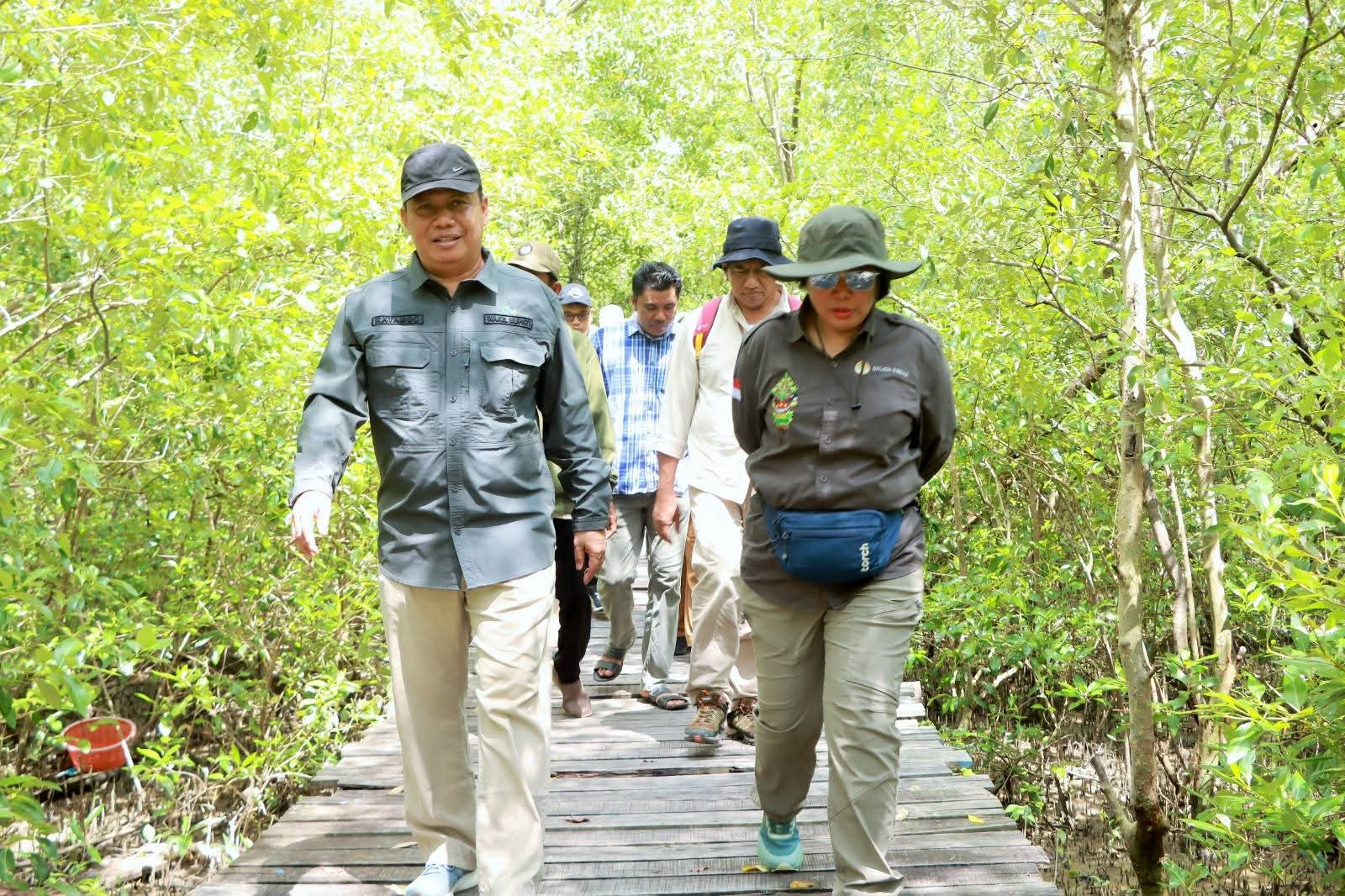 Kementerian Kehutanan di Mangrove Pangkal Babu