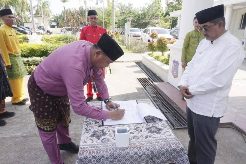 Bupati Anwar Sadat Kukuhkan PNS, PPPK, dan PPPK Paruh Waktu