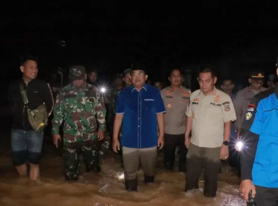 Bupati Gerak Cepat Beserta Dandim, Kapolres Dan OPD Sungai Tantang Meluap Tinjau Langsung Lokasi Yang Terdampak Bencana