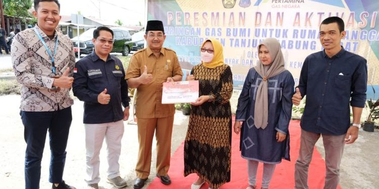 Bupati Tanjab Barat Resmikan dan Aktivasi Jaringan Gas Rumah Tangga