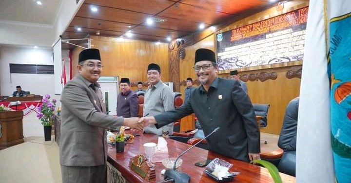 Bupati UAS Hadiri Rapat Paripurna ke Empat DPRD Tanjab Barat