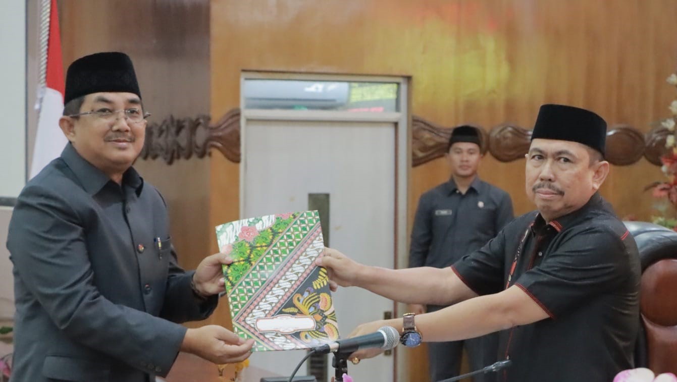 Bupati Hadiri Rapat Paripurna Pertama DPRD Dalam Rangka Penyampaian Nota Pengantar LKPJ Bupati Tanjung Jabung Barat Tahun 2022